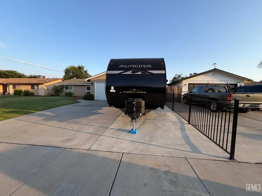 5305 KENYON AVENUE, Bakersfield, CA 93309 - #2