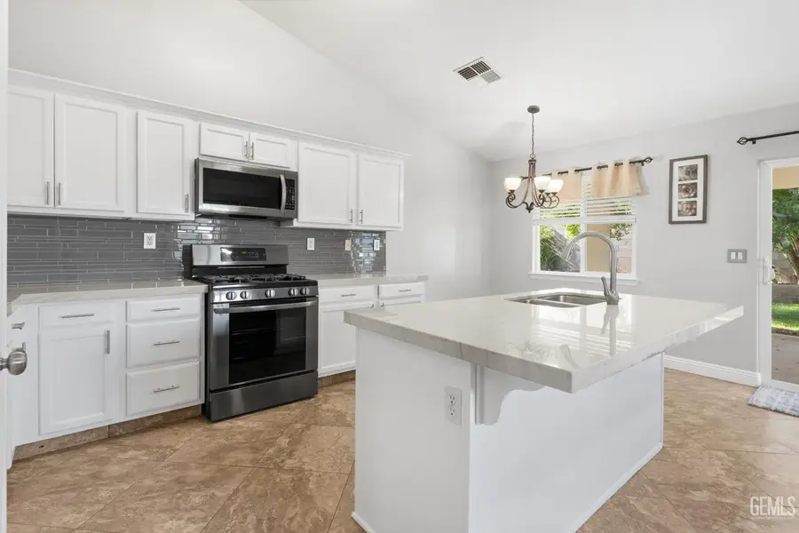 2418 BRAZIL AVENUE, Bakersfield, CA 93313 - #2
