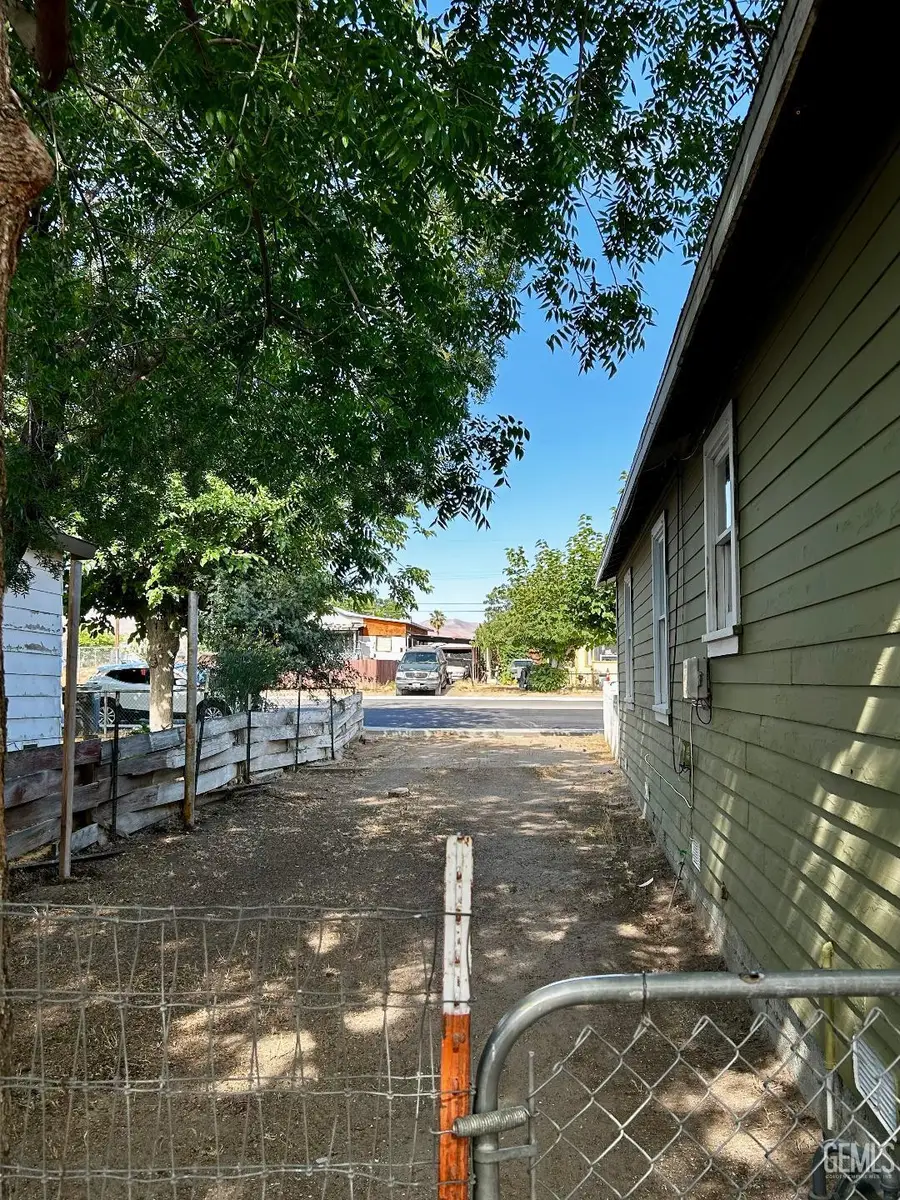 604 TAYLOR STREET, Taft, CA 93268 - #3