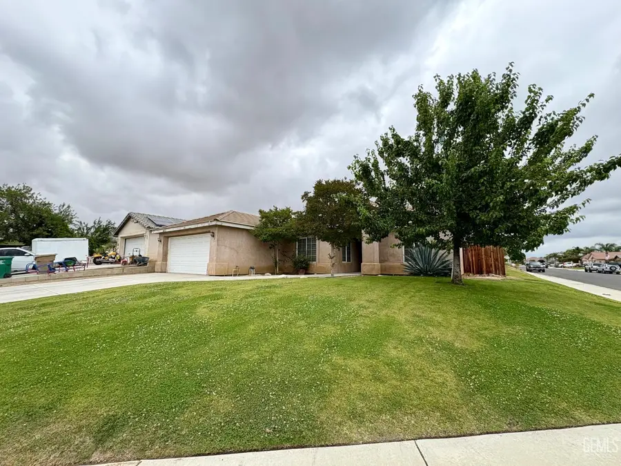 3720 MEADOW RUN LANE, Bakersfield, CA 93308 - #3