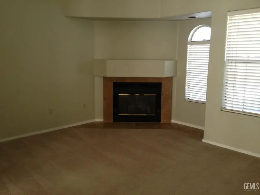 8013 CHAUCER STREET, Bakersfield, CA 93311 - #3