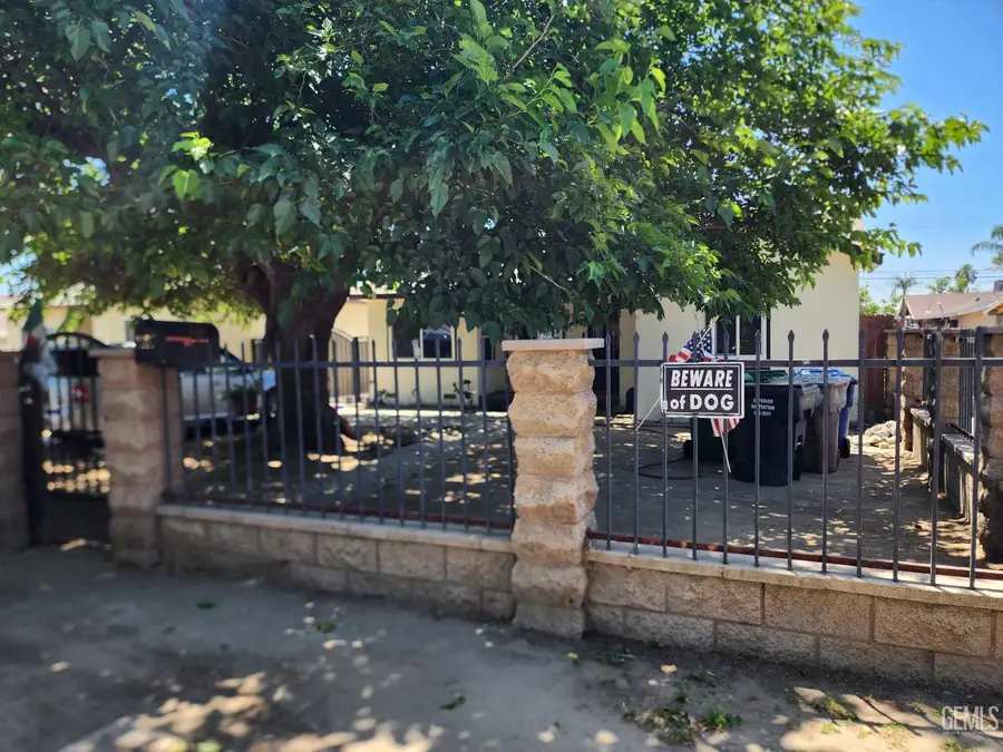 2107 OREGON STREET, Bakersfield, CA 93305 - #2