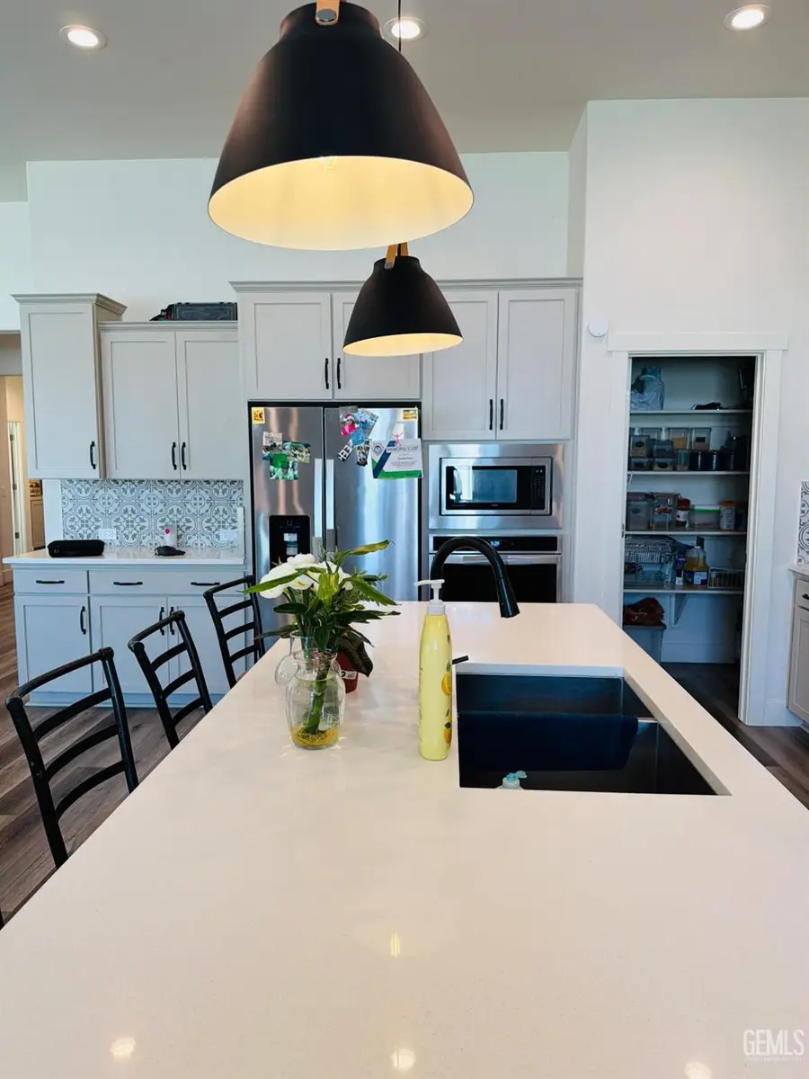14902 PEMBERLEY PASSAGE AVENUE, Bakersfield, CA 93311 - #3