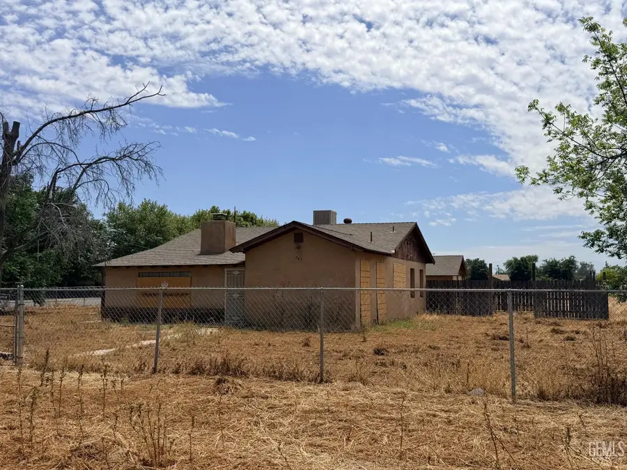 747 E CASA LOMA DRIVE, Bakersfield, CA 93307 - #2