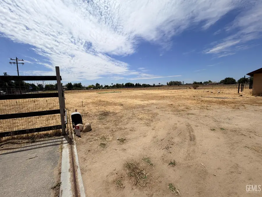 747 E CASA LOMA DRIVE, Bakersfield, CA 93307 - #3