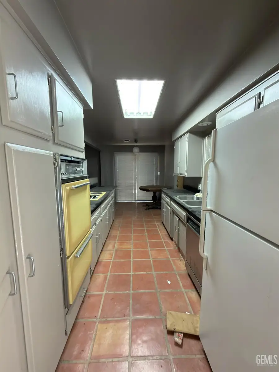412 GABRIEL DRIVE, Bakersfield, CA 93309 - #3