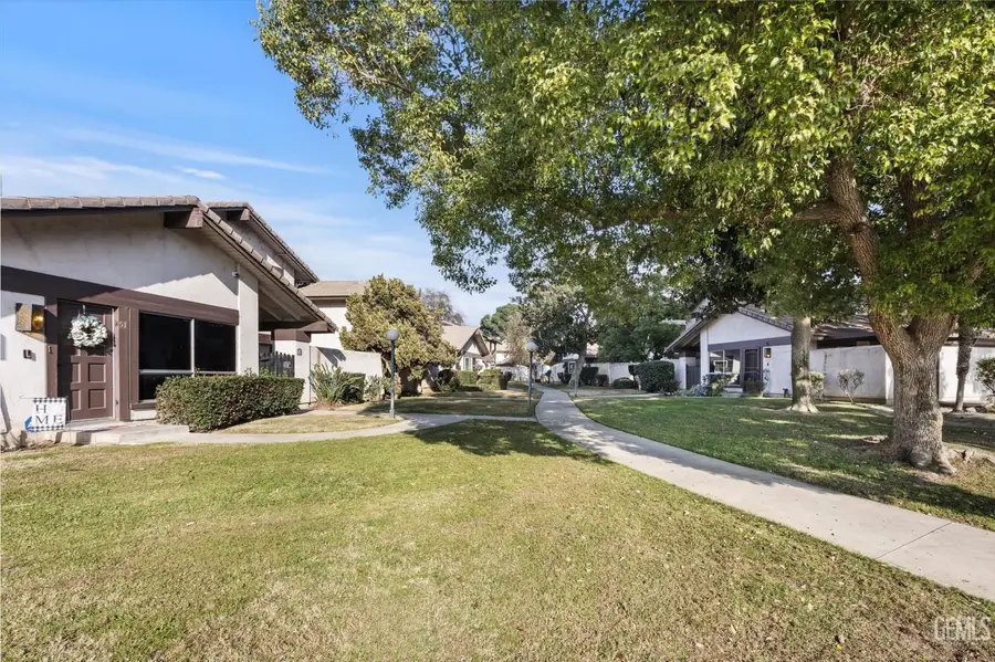 3333 EL ENCANTO COURT #32, Bakersfield, CA 93301 - #3