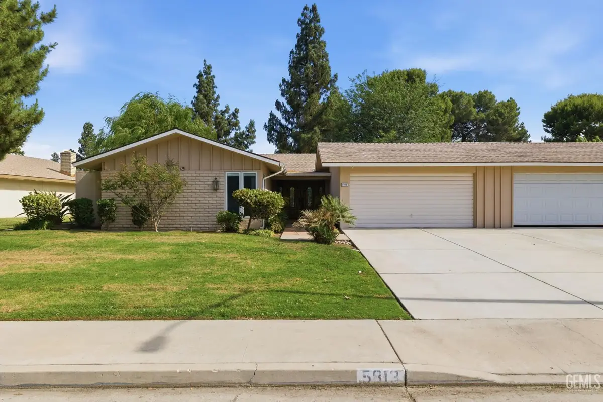 5813 CYPRESS POINT DR., Bakersfield, CA 93309 - #1