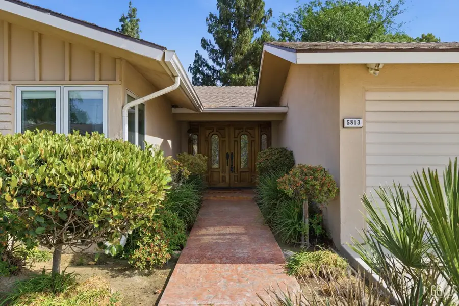 5813 CYPRESS POINT DR., Bakersfield, CA 93309 - #2