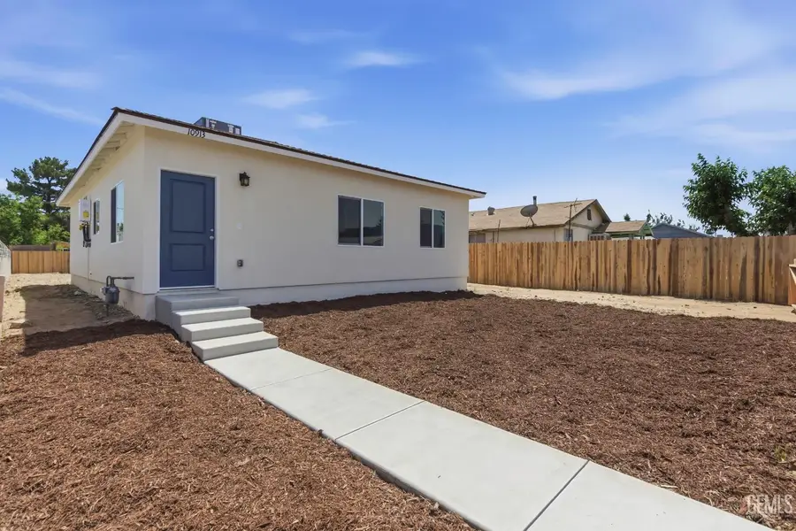 10913 SAN FERNANDO STREET, Lamont, CA 93241 - #2