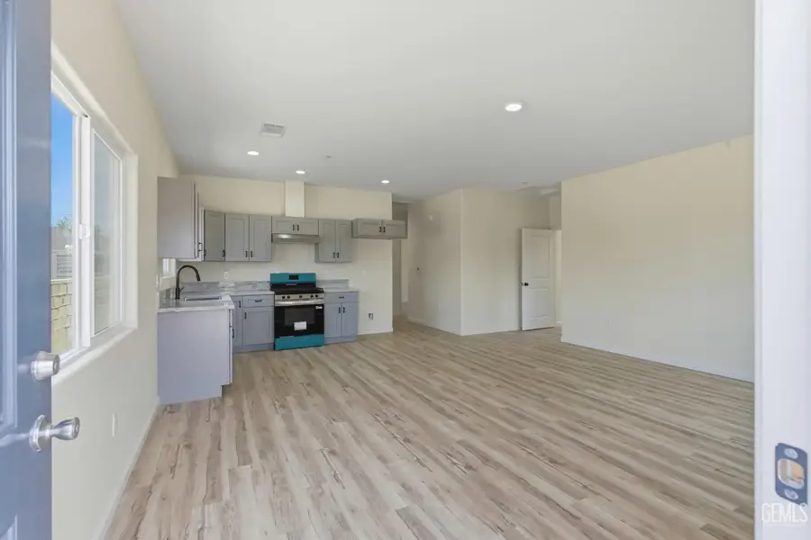 10913 SAN FERNANDO STREET, Lamont, CA 93241 - #3