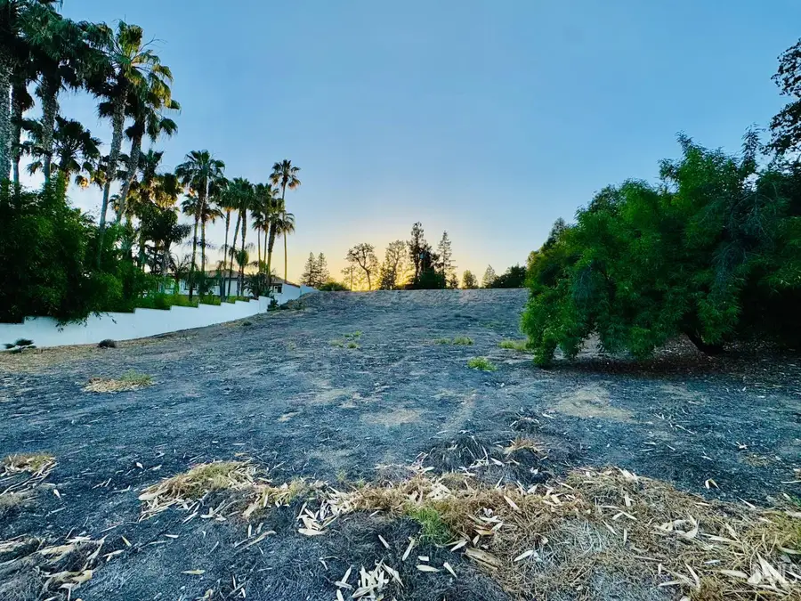 3720 BRAE BURN DRIVE, Bakersfield, CA 93306 - #2