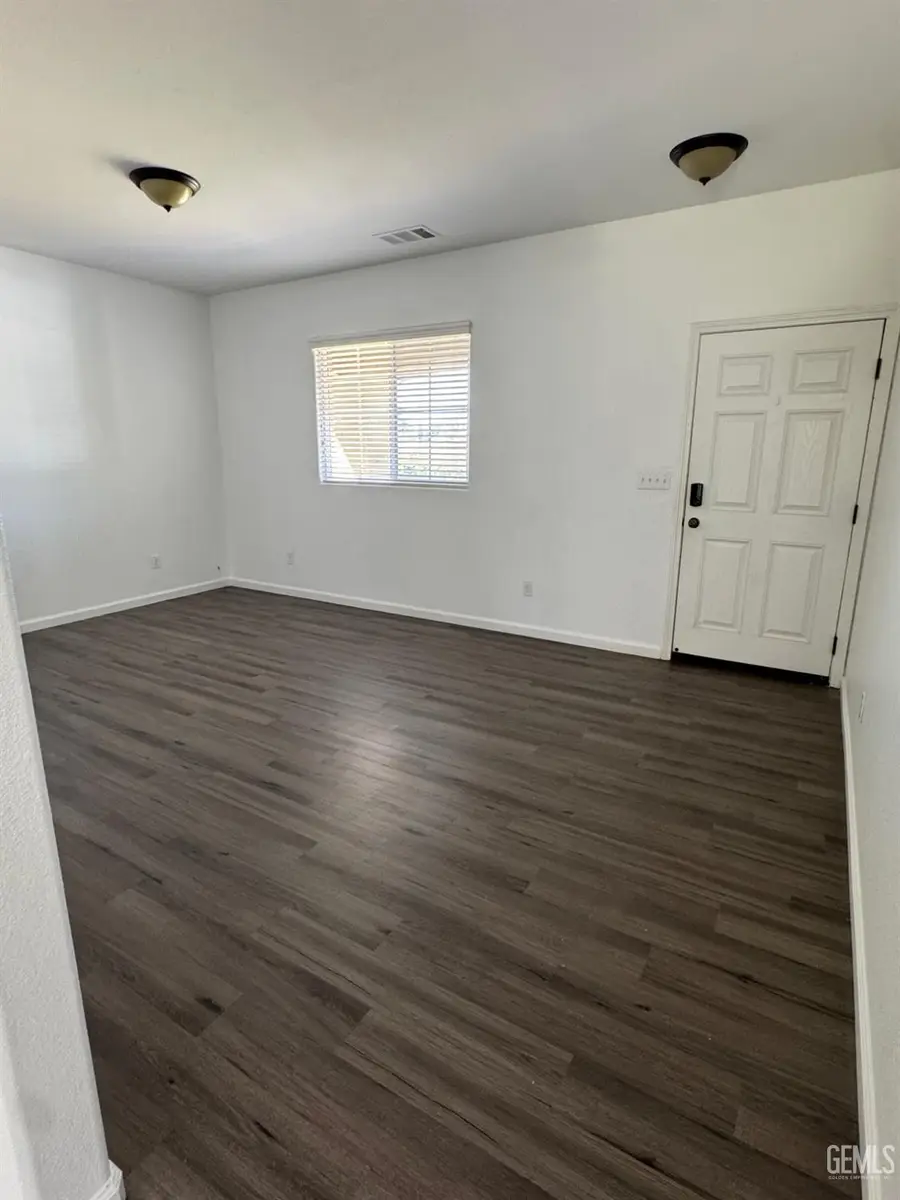 7210 OLEN ARNOLD AVENUE, Bakersfield, CA 93307 - #3