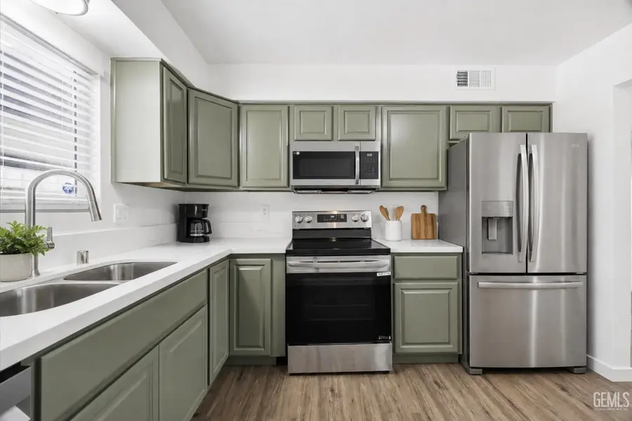 609 TAYLOR STREET #17, Bakersfield, CA 93309 - #3