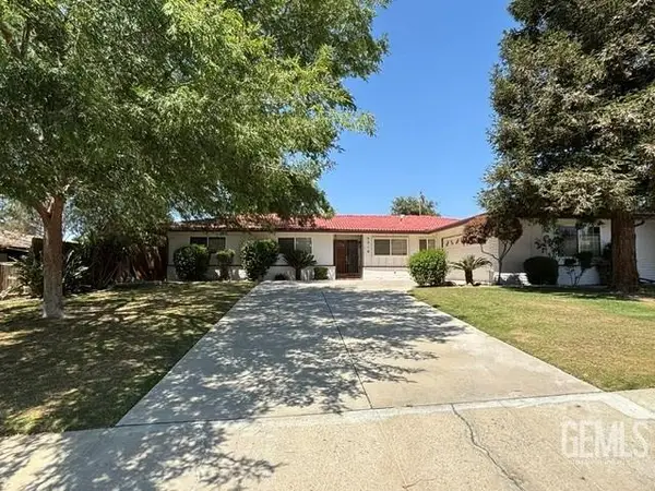 3218 CHRISTMAS TREE LANE, Bakersfield, CA 93306