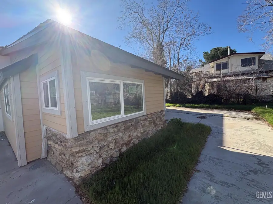 313 S ROBINSON STREET, Tehachapi, CA 93561 - #2