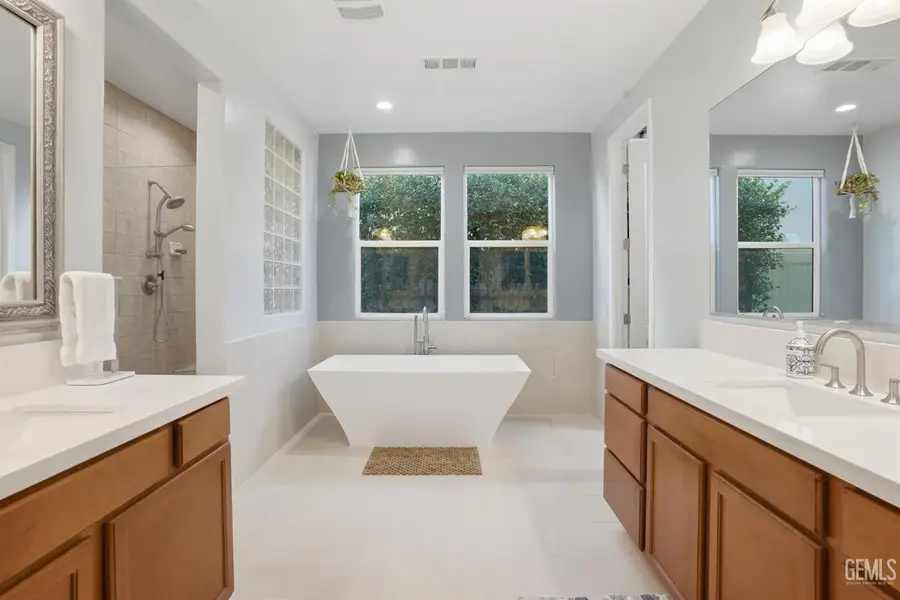 12515 LINCOLNSHIRE DRIVE, Bakersfield, CA 93311 - #3