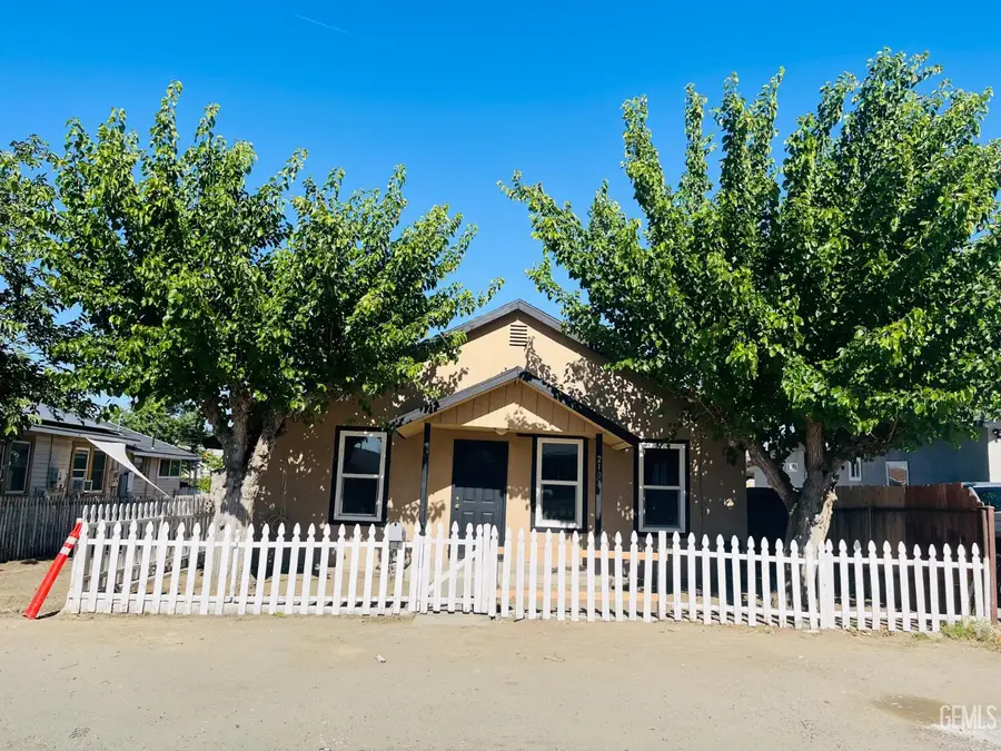 210 JEFFERSON STREET, Taft, CA 93268 - #2