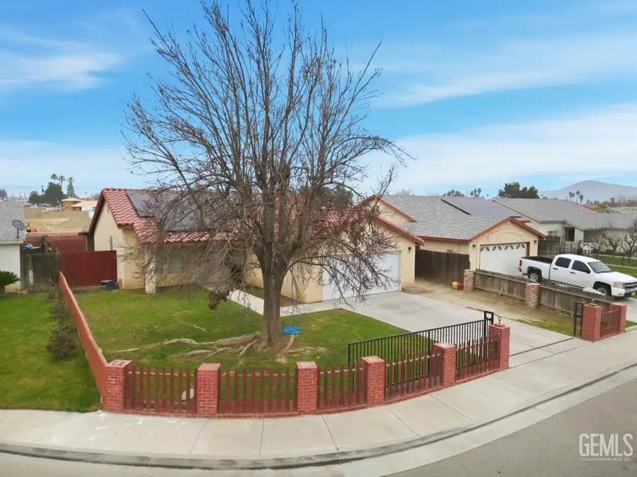 2114 FOXGLOVE COURT, Bakersfield, CA 93304 - #2