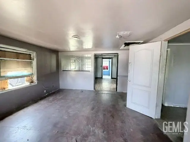 527 LOCUST STREET, Bakersfield, CA 93308 - #2