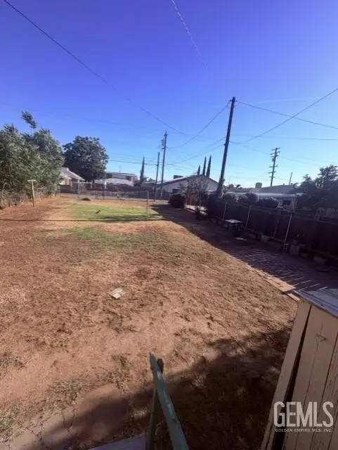 907 MONTEREY STREET, Bakersfield, CA 93305 - #2