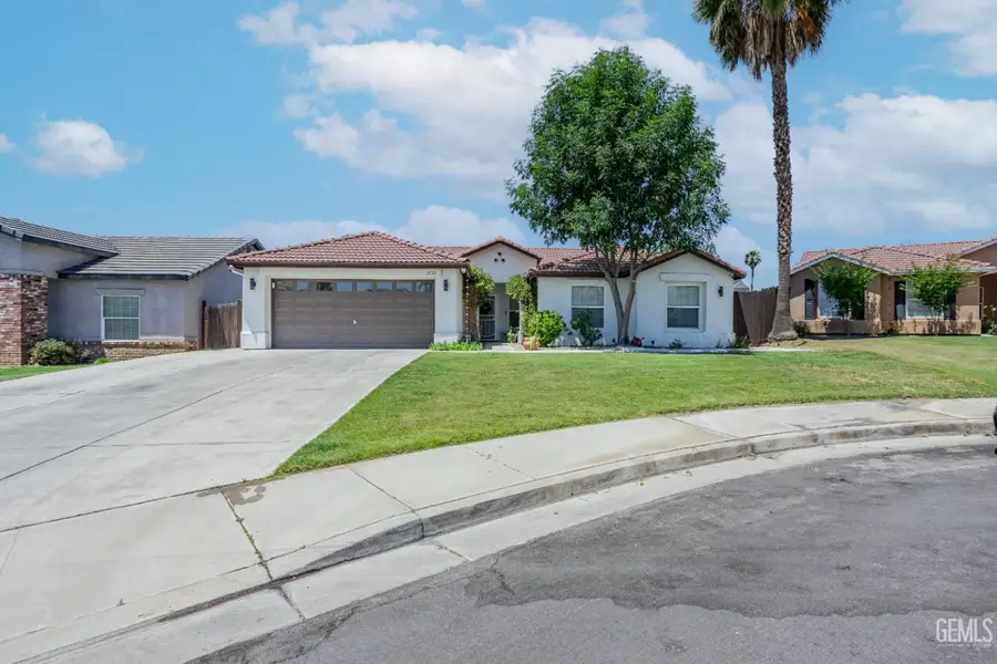 3733 MEADOW HILLS COURT, Bakersfield, CA 93308 - #2