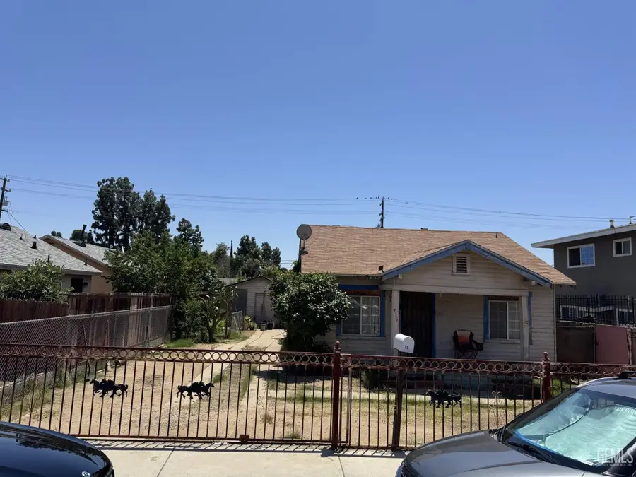 715 KNOTTS STREET, Bakersfield, CA 93305 - #2