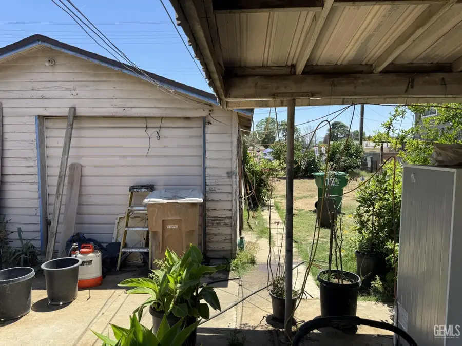 715 KNOTTS STREET, Bakersfield, CA 93305 - #3