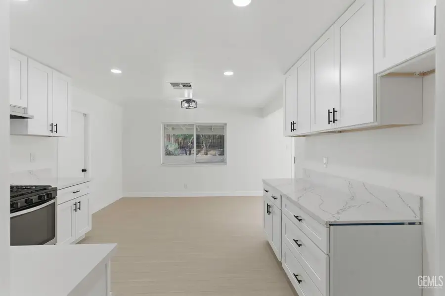 916 ALANDALE AVENUE, Bakersfield, CA 93308 - #3
