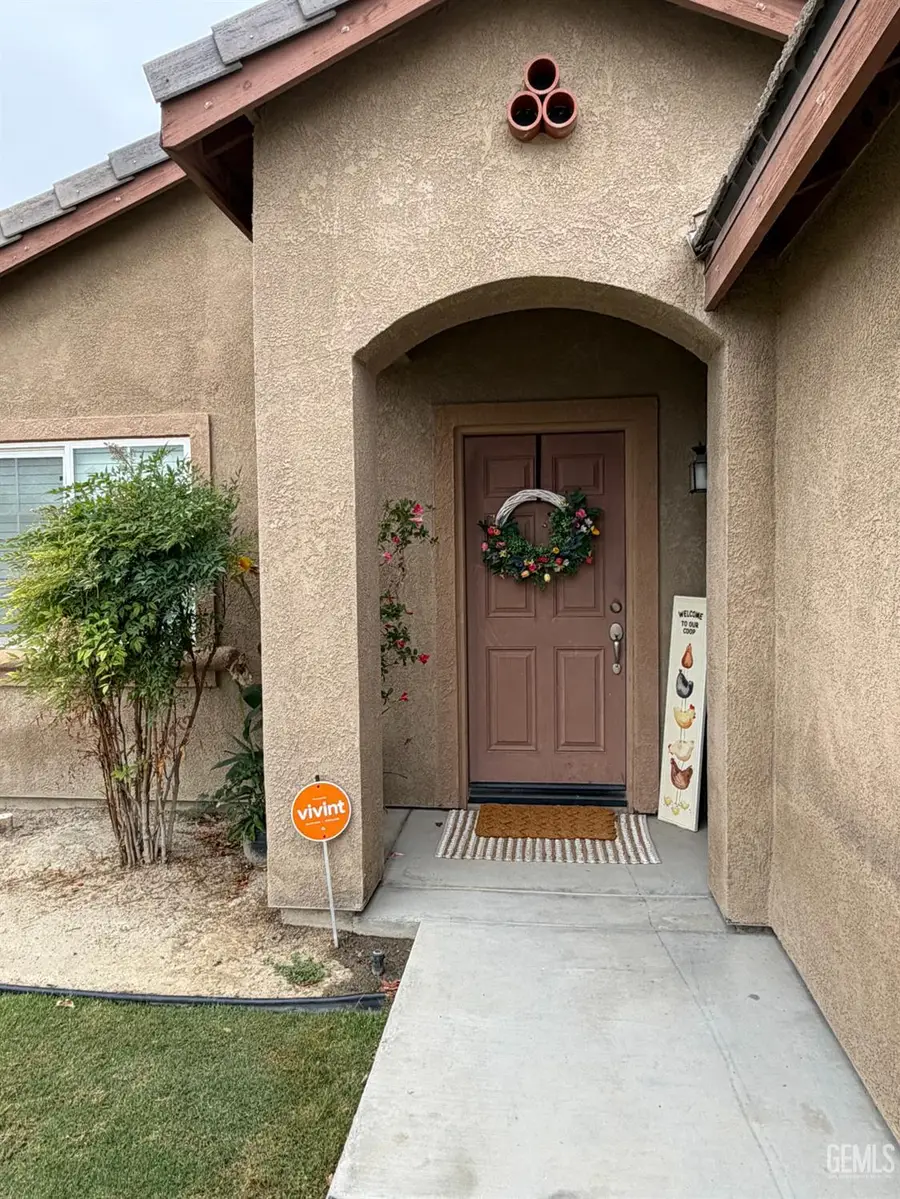 729 YAHUT STREET, McFarland, CA 93250 - #3