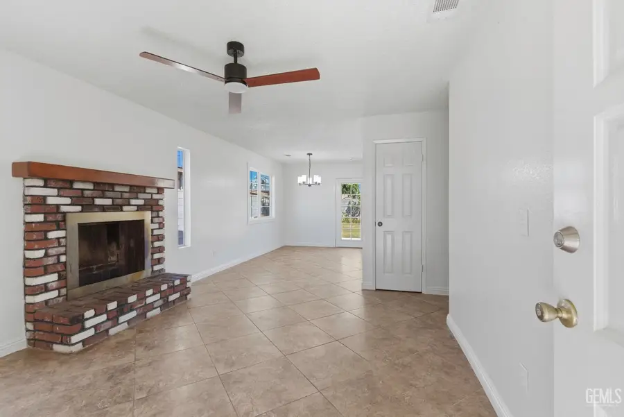 624 TUCKER STREET, Arvin, CA 93203 - #2