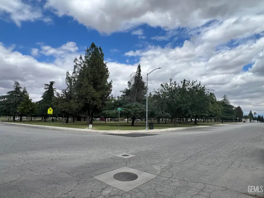 7401 MALETA COURT, Bakersfield, CA 93308 - #2