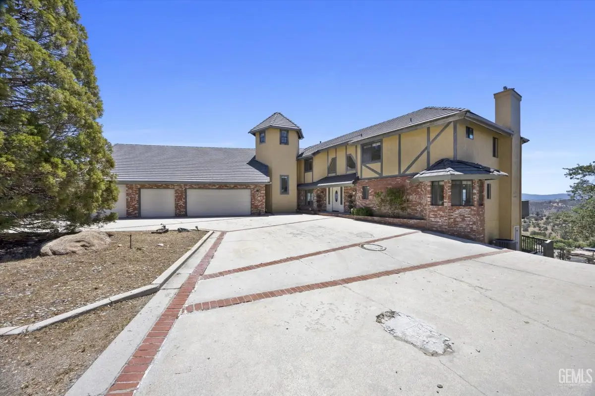 24050 JACARANDA DRIVE, Tehachapi, CA 93561 - #1