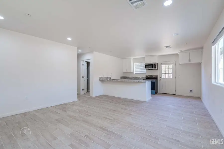 212 E MONETA AVENUE, Bakersfield, CA 93308 - #2