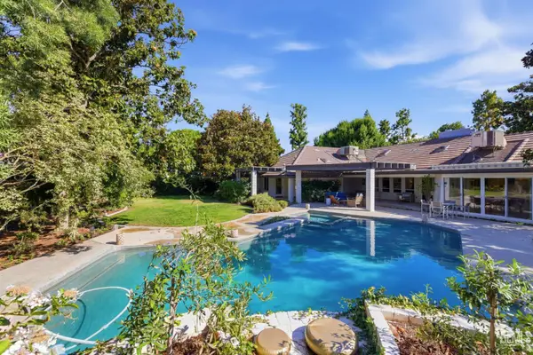 8800 SAINT CLOUD LANE, Bakersfield, CA 93311