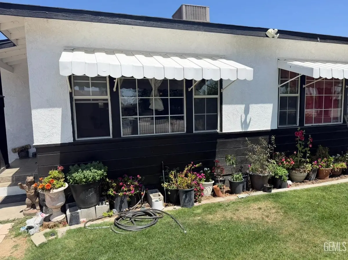 1222 E 18 TH ST, Bakersfield, CA 93305 - #1