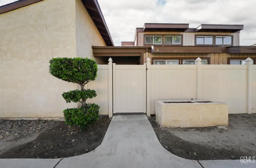 5100 DUNSMUIR ROAD #11, Bakersfield, CA 93309 - #2