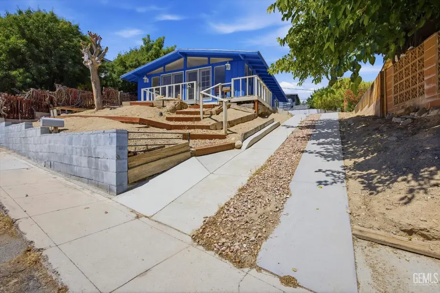 511 HARDING AVENUE, Taft, CA 93268 - #2