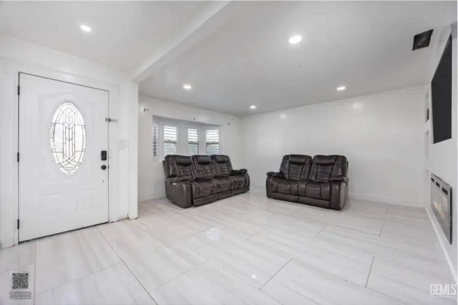 2705 COLLEEN STREET, Bakersfield, CA 93309 - #3