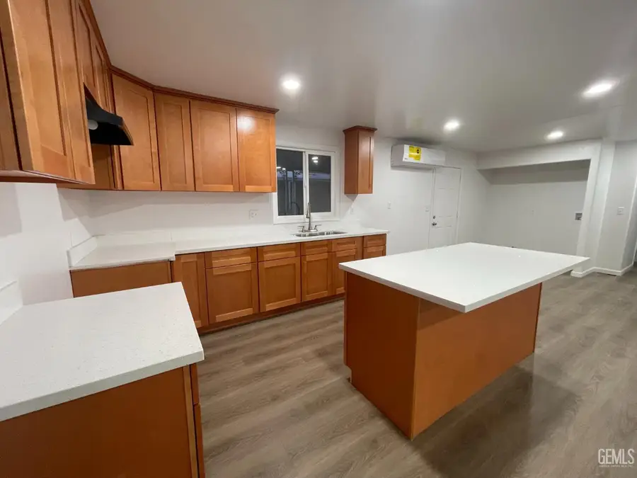 16 TORREY PINE LANE, Bakersfield, CA 93308 - #2