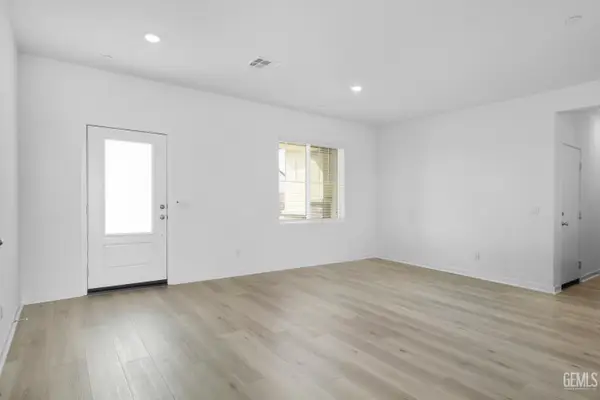 8401 SETH ALEXANDER WAY, Bakersfield, CA 93306