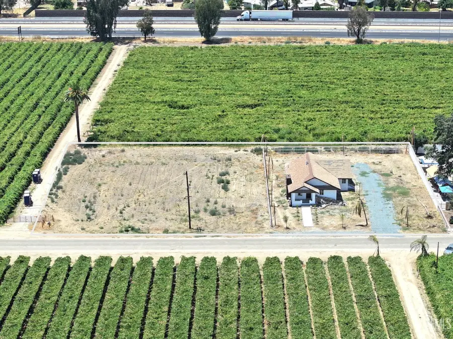 1327 S CHURCH ST, Earlimart, CA 93219 - #2