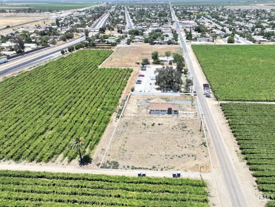 1327 S CHURCH ST, Earlimart, CA 93219 - #3