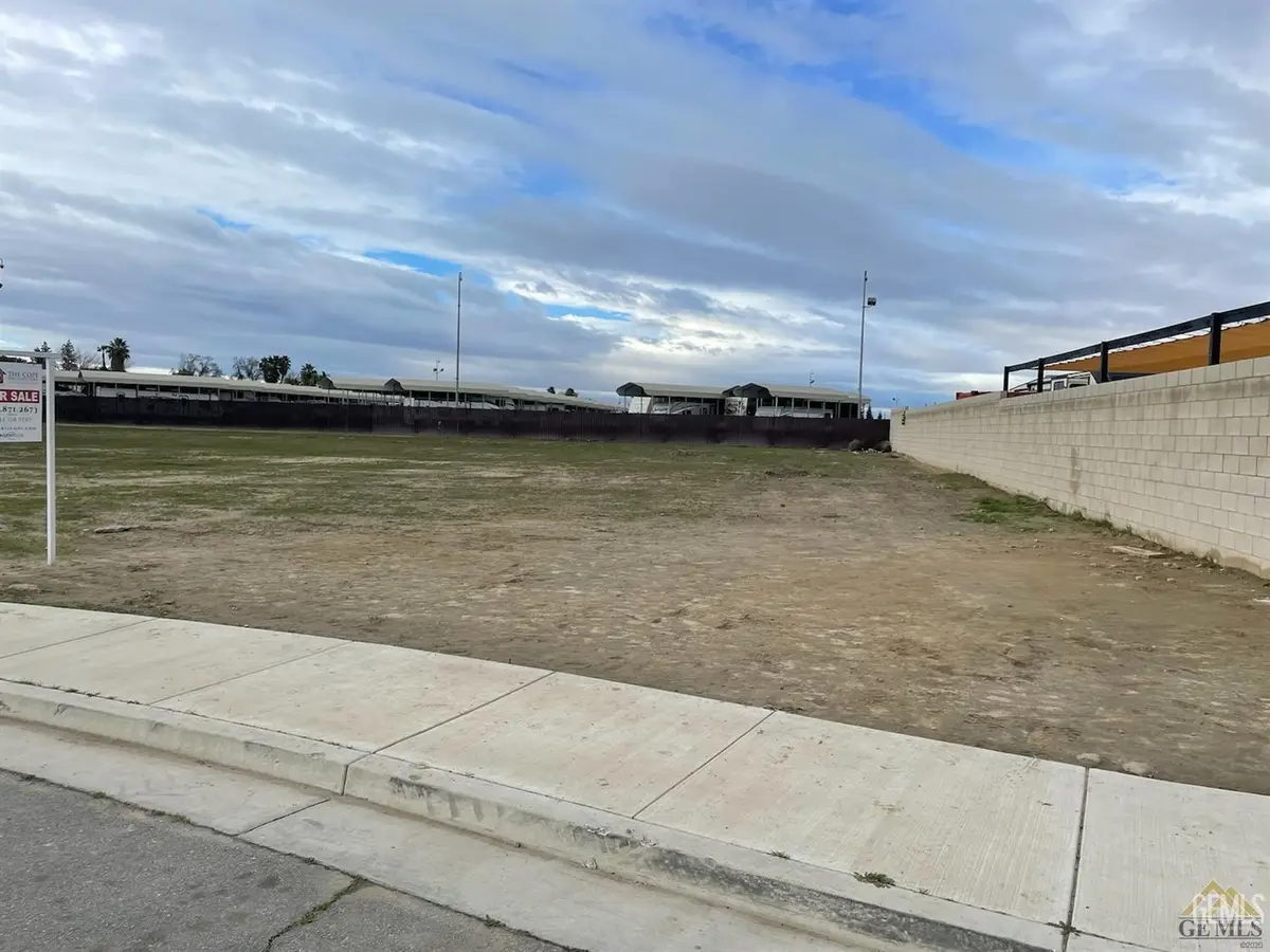5201 PARK DIANE AVENUE, Bakersfield, CA 93313 - #1