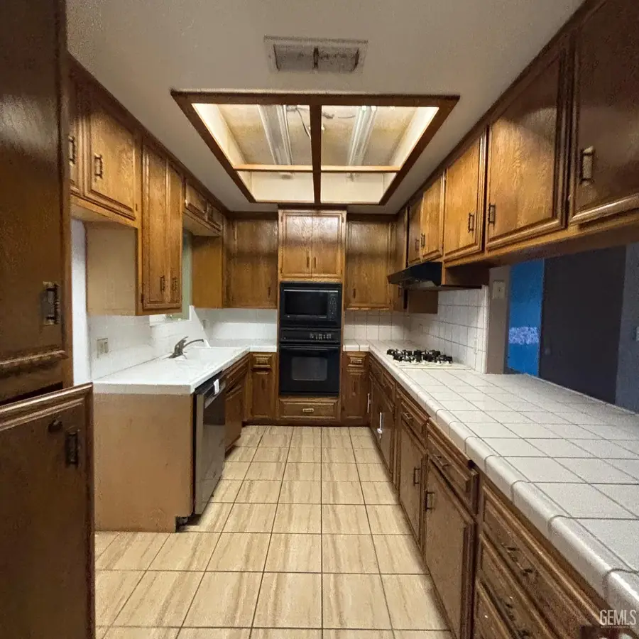 7801 CAROL SUE COURT, Bakersfield, CA 93308 - #2