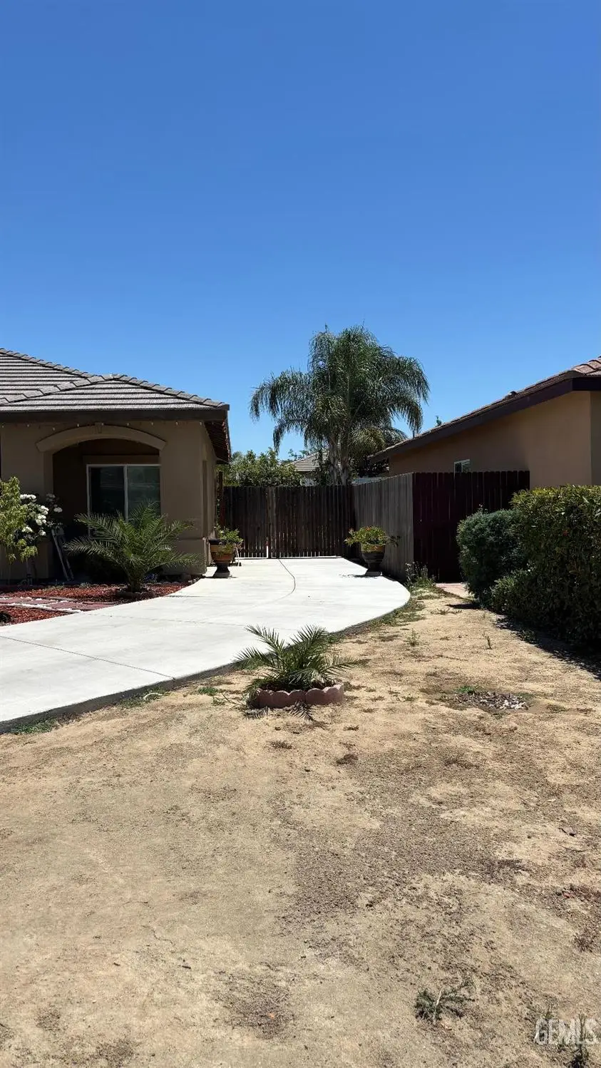 966 CARACAS COURT, Delano McFarland, CA 93250 - #3