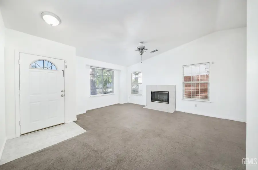 3921 WHITE SANDS DRIVE, Bakersfield, CA 93313 - #3