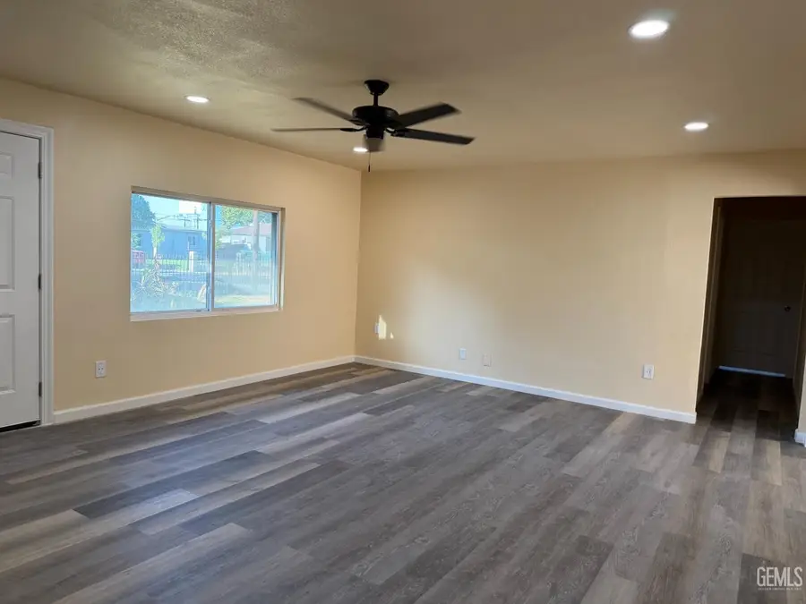 2318 E VASSAR AVENUE, Fresno, CA 93703 - #3