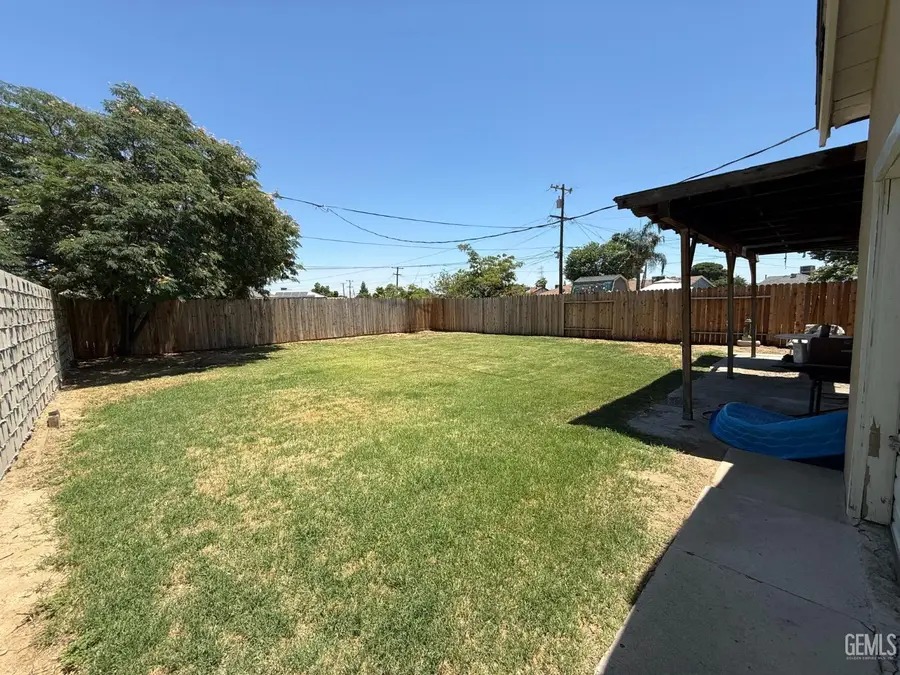 2512 BARNETT STREET, Bakersfield, CA 93308 - #2