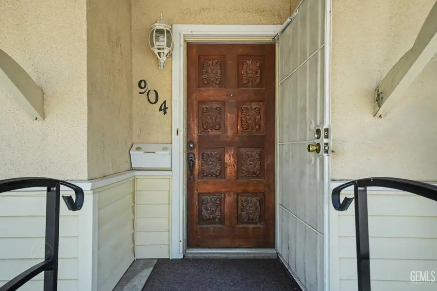 904 BELL AVENUE, Taft, CA 93268 - #3